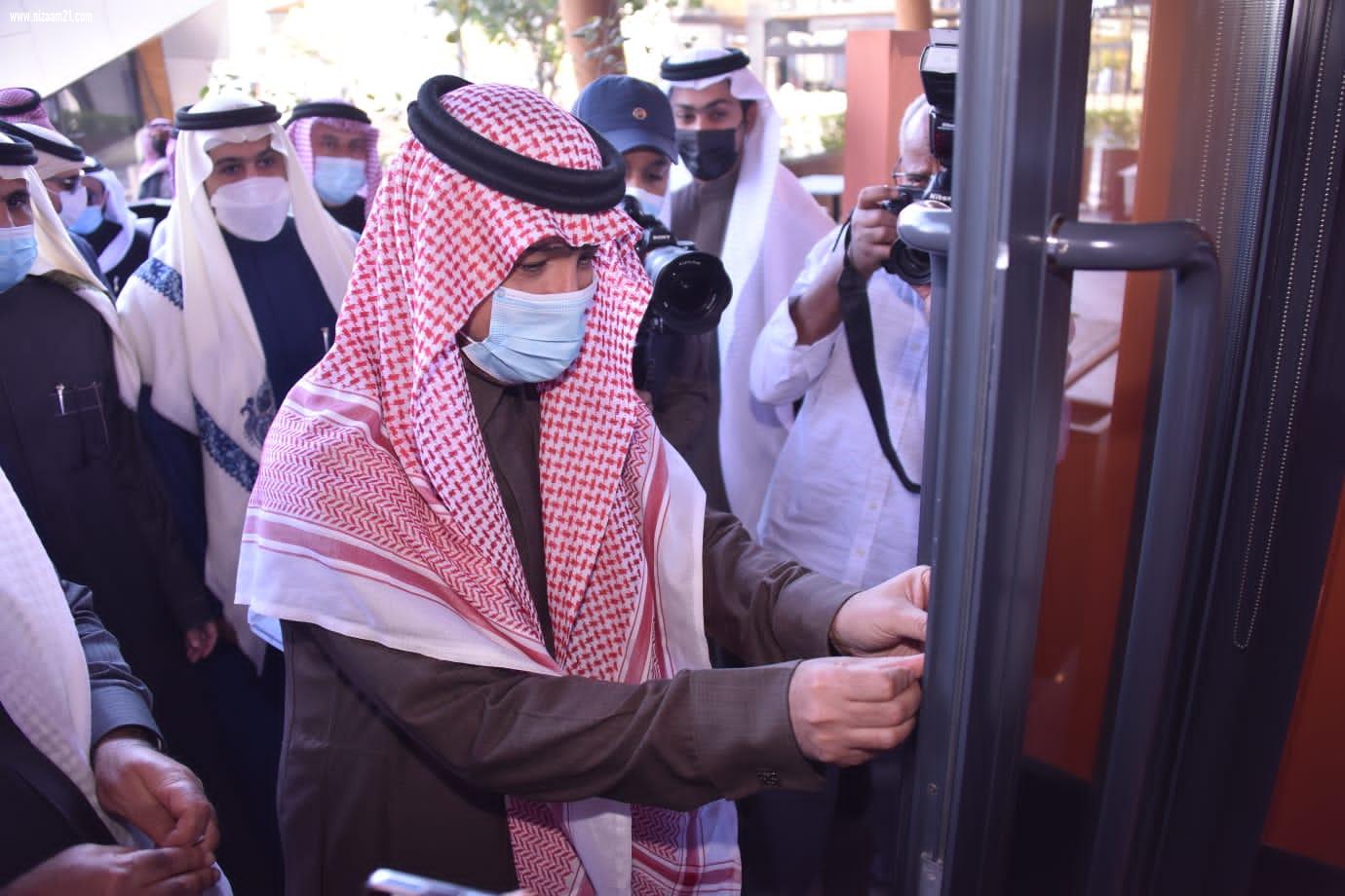 وزير الشؤون البلدية والقروية يدشن المرحلة الثانية لمبادرة ممتثل٢ بالخبر 