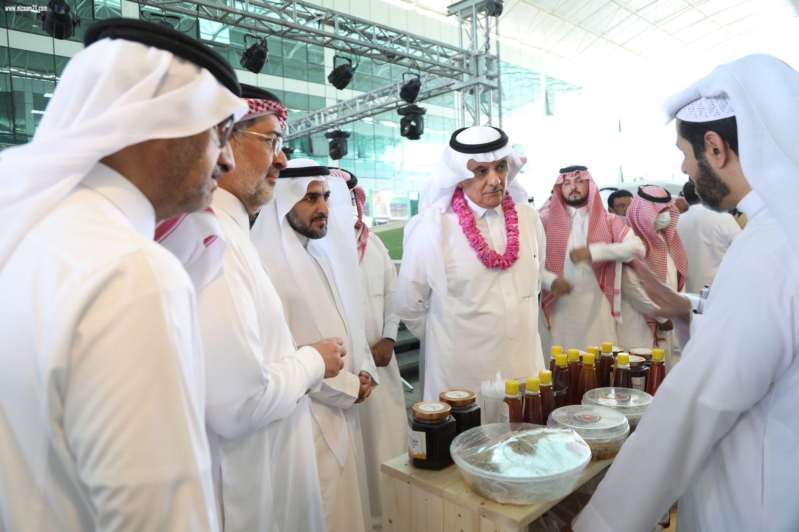 الفضلي يفتتح مهرجان الورد الطائفي والبن والعسل بمقر الوزارة بالرياض