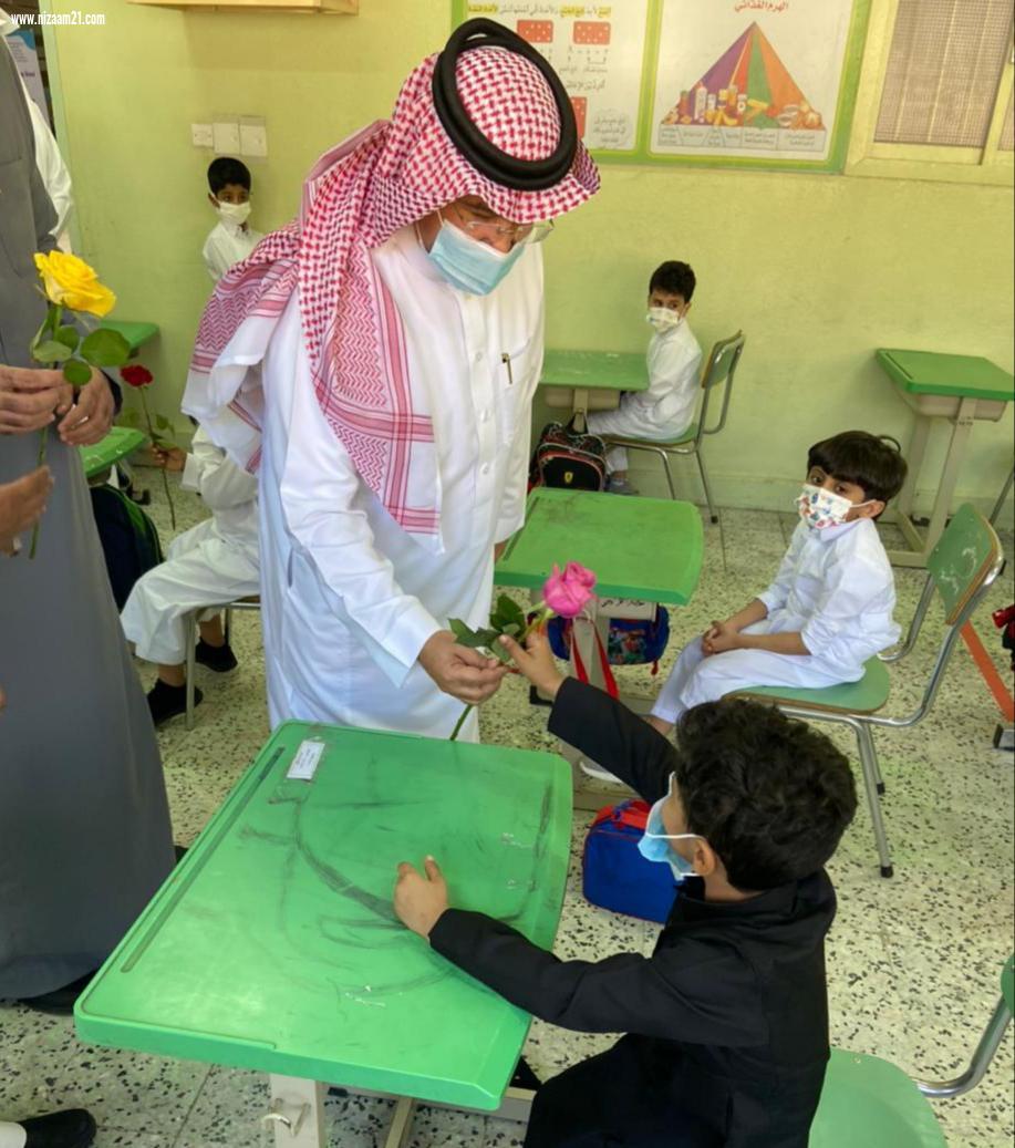 محافظ المجاردة يتابع عودة الطلاب لمقاعد الدراسة حضورياً