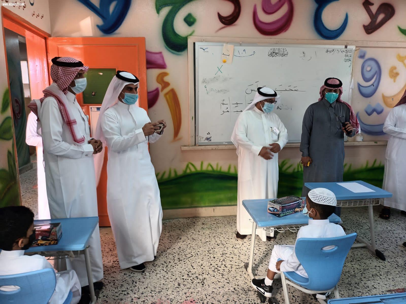 مدير التعليم بمحافظة محايل يزور مكتب التعليم بقنا لتفقد سير العمل والعودة الامنة للطلاب