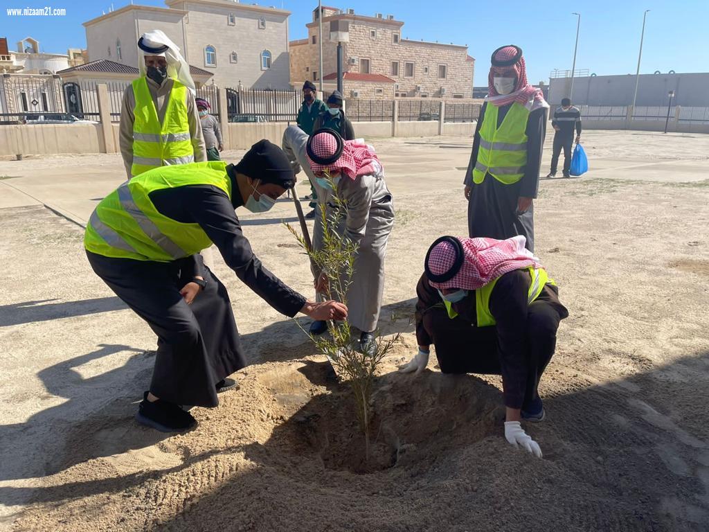 بمشاركة أكثر من 50 متطوع ومتطوعة بلدية محافظة الخفجي تطلق حملة تحت شعار الخفجي أجمل 