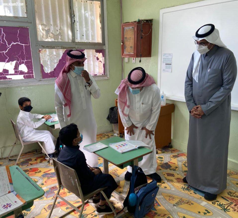 محافظ المجاردة يتابع عودة الطلاب لمقاعد الدراسة حضورياً
