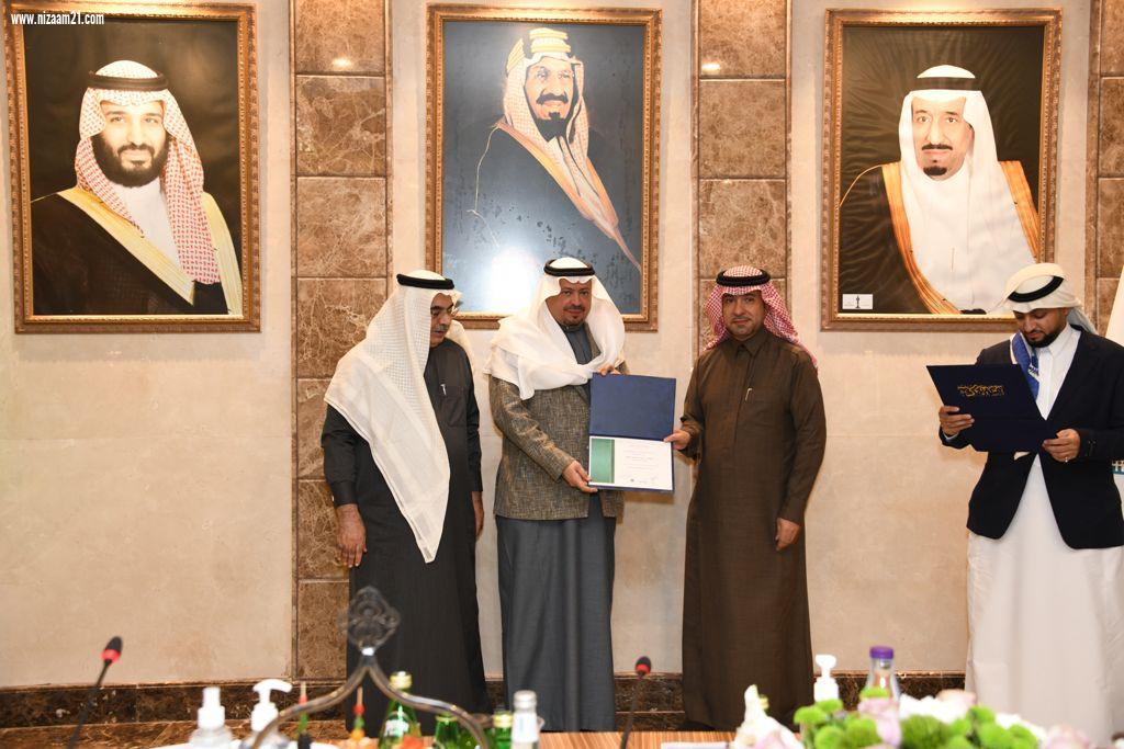 وزير الشؤون البلدية والقروية والاسكان وأمين الشرقية يناقشان خطط وأعمال الأمانة في تنفيذ استراتيجية التحول 