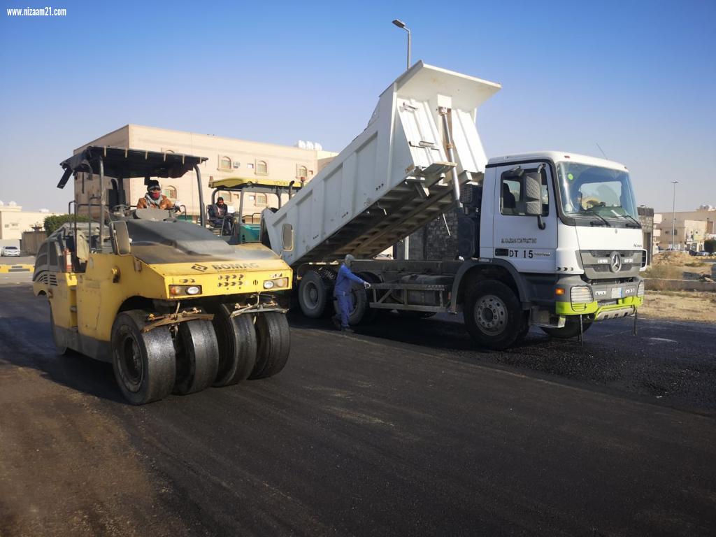 بلدية النعيرية انجاز نسبة (96%)  من أعمال صيانة بشوارع حي العزيزية