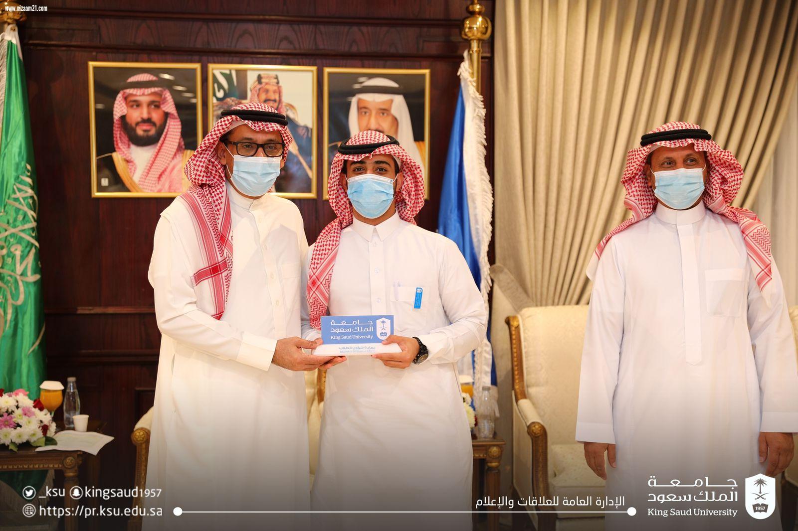 معالي رئيس الجامعة يكرّم الطلبة الحاصلين على الجوائز و المراكز الأولى في المسابقات المختلفة على مستوى المملكة