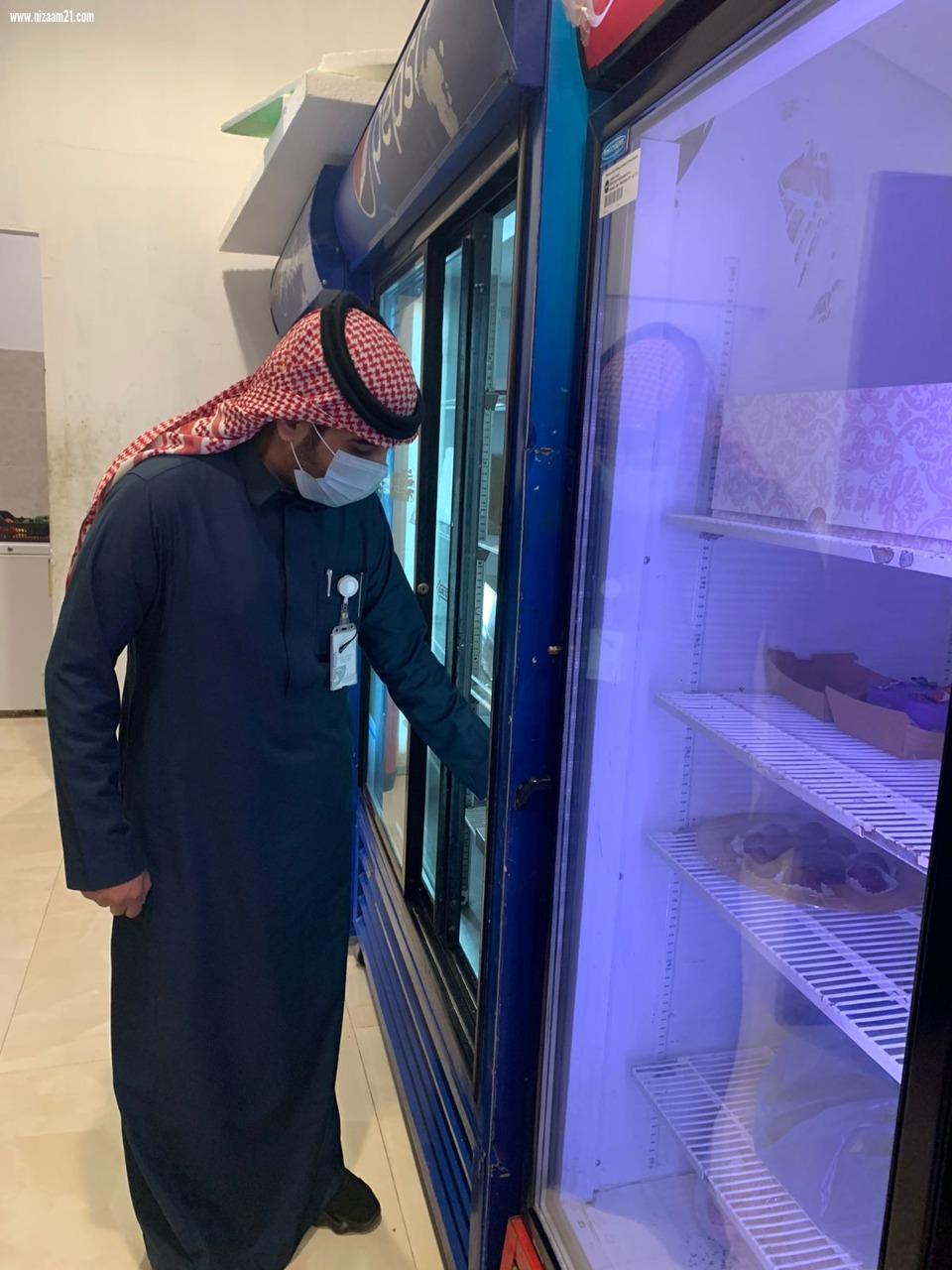 970 جولة رقابية تنفذها امانة الشرقية وتغلق منشاة وتحرر أكثر من 60 مخالفة في المراكز التجارية يوم الاثنين