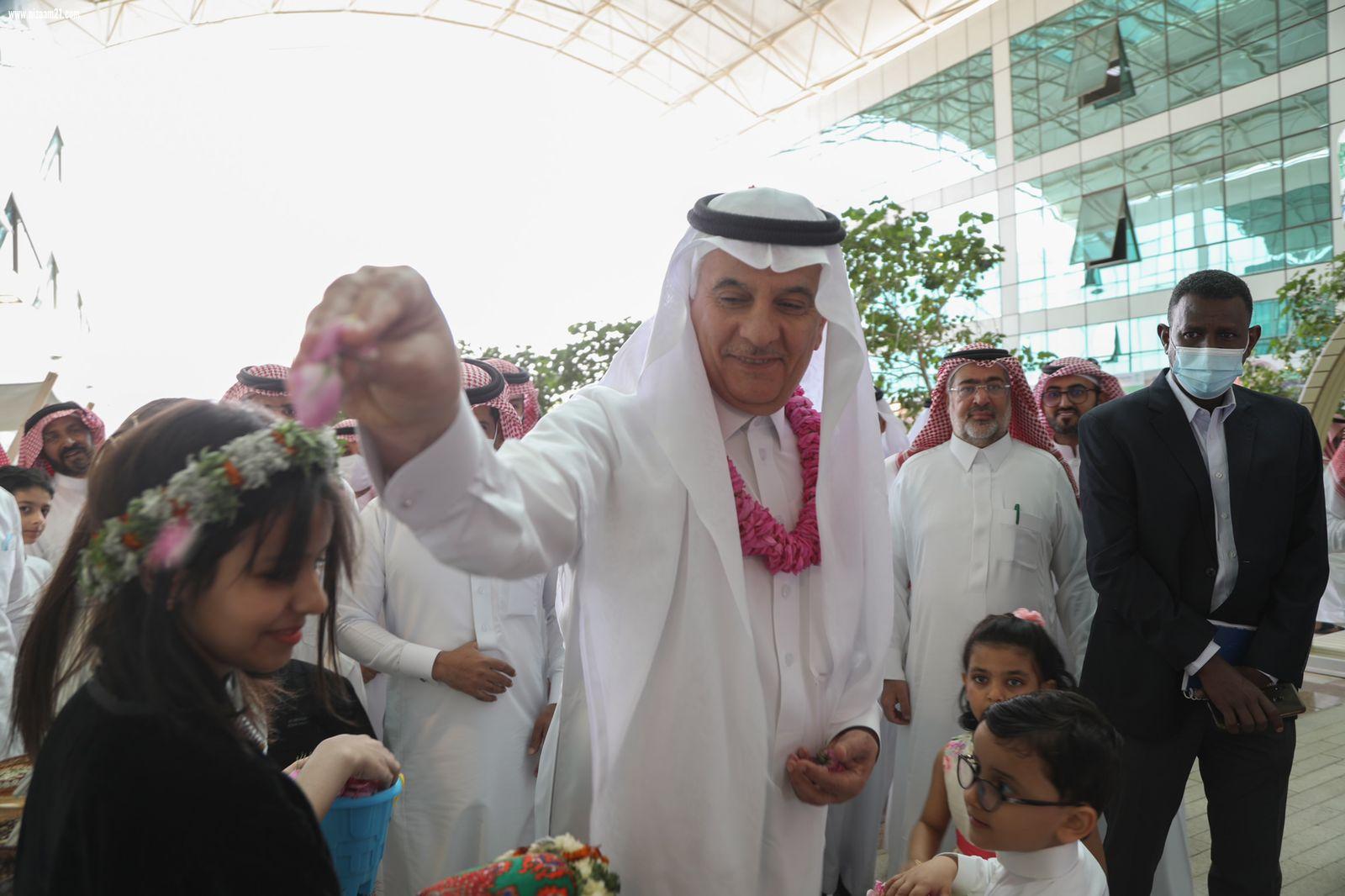 الفضلي يفتتح مهرجان الورد الطائفي والبن والعسل بمقر الوزارة بالرياض