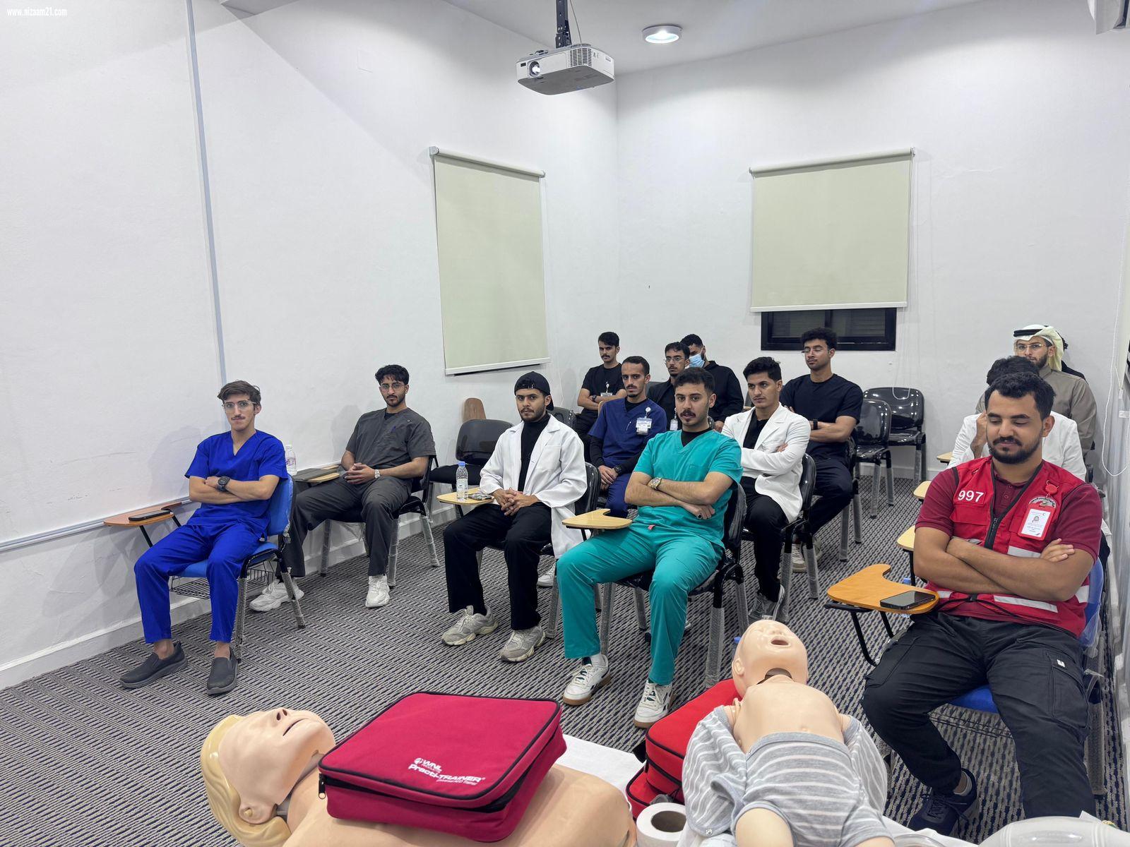 هلال الباحة يؤهل طلاب جامعة الباحة مدربين مهارات إسعافية أساسية