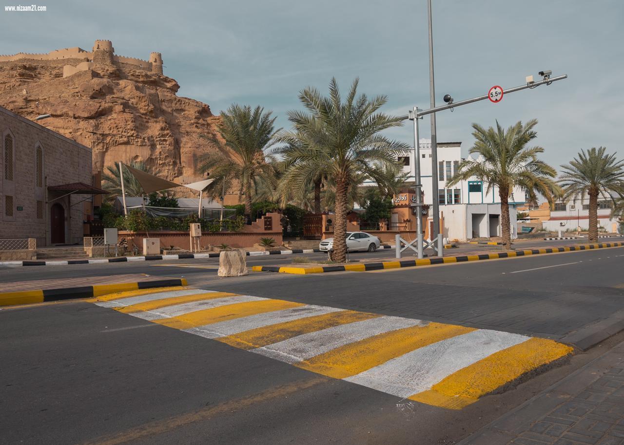 أمانة الجوف تعيد تأهيل المطبات وممرات المشاة في الشوارع والأحياء